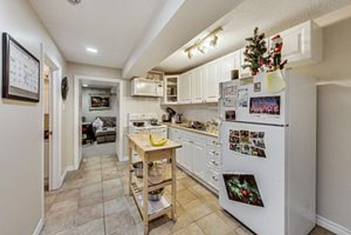 72 Walmer Road 72 Walmer Road Toronto C02