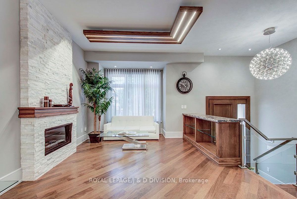 149 Kingsdale Avenue 149 Kingsdale Avenue Toronto C14