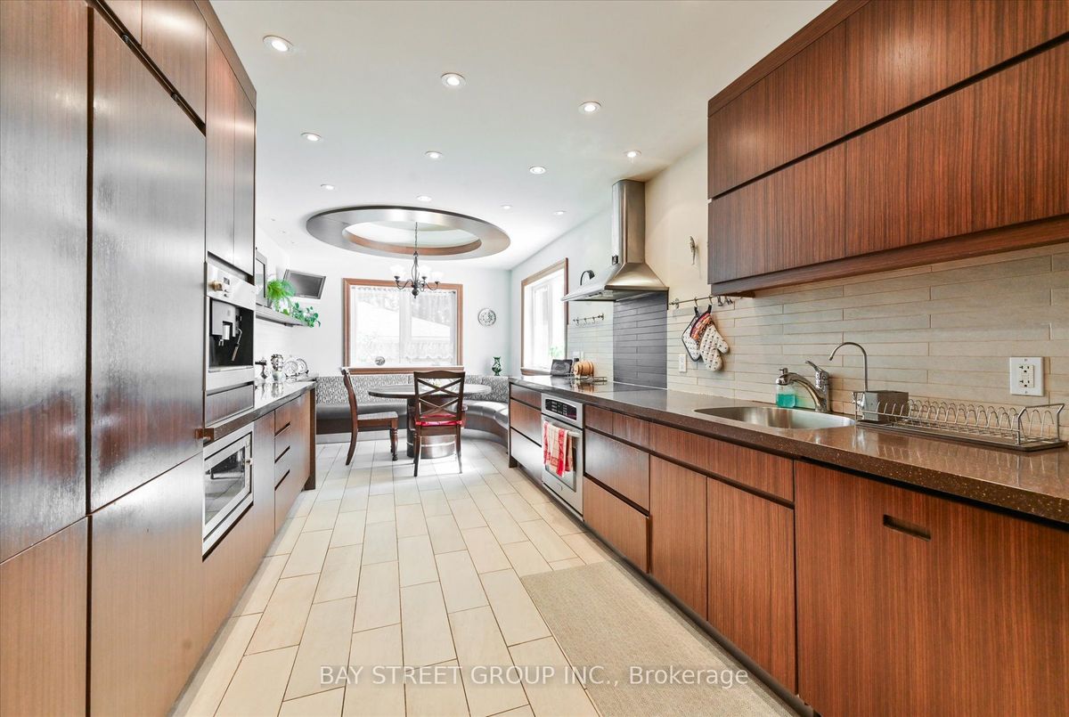 9 Doverwood Court 9 Doverwood Court Toronto C14