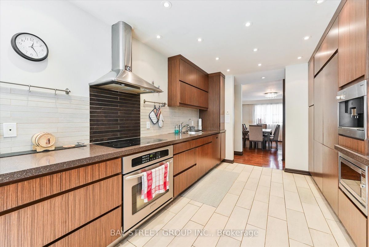 9 Doverwood Court 9 Doverwood Court Toronto C14