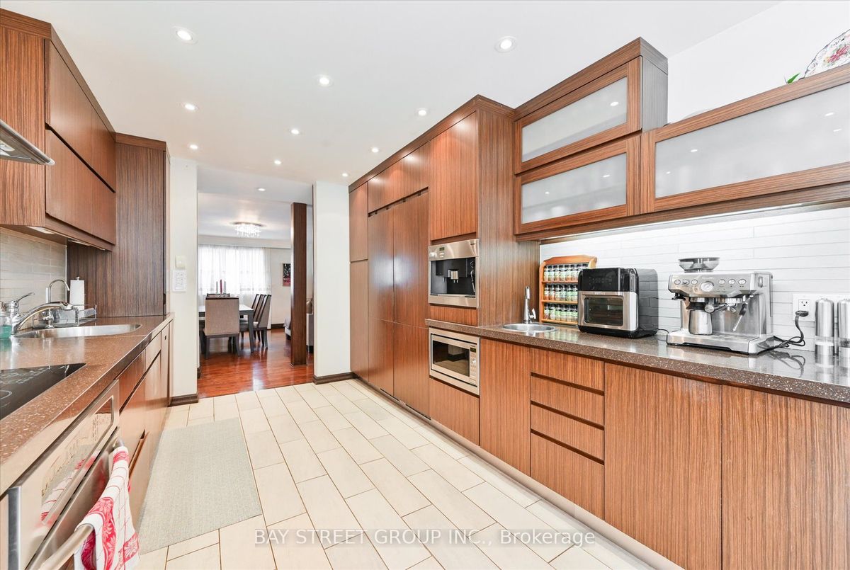 9 Doverwood Court 9 Doverwood Court Toronto C14