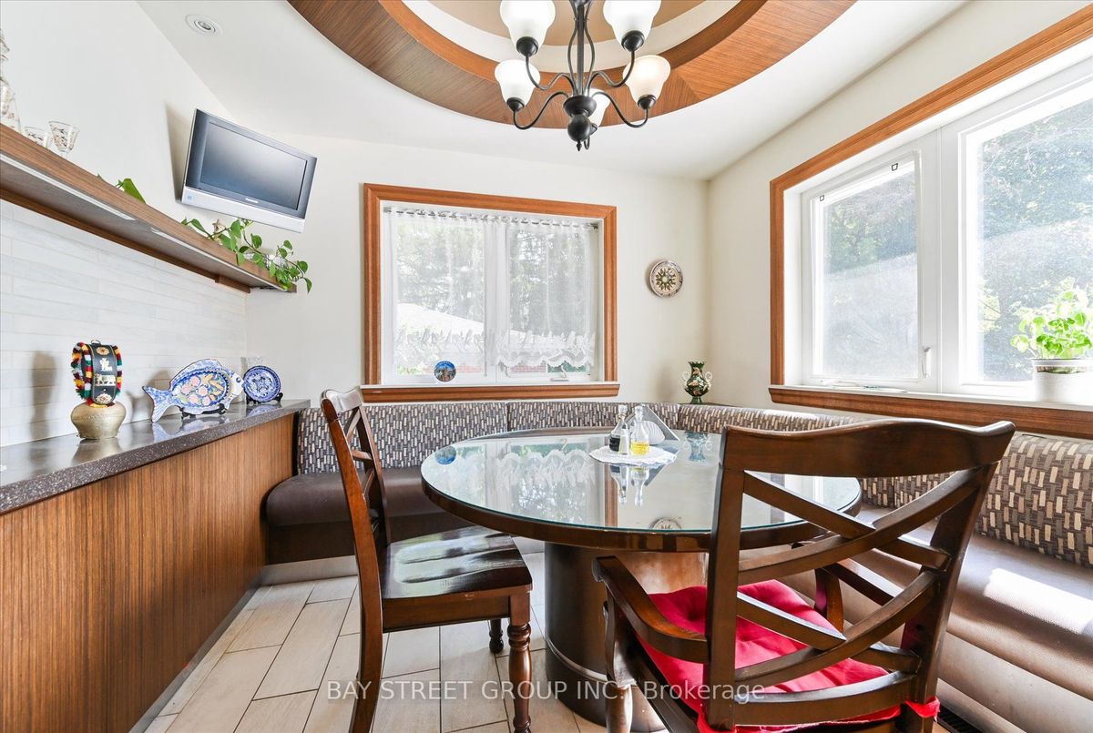 9 Doverwood Court 9 Doverwood Court Toronto C14