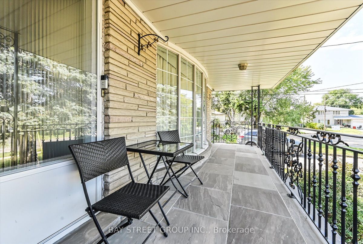 9 Doverwood Court 9 Doverwood Court Toronto C14