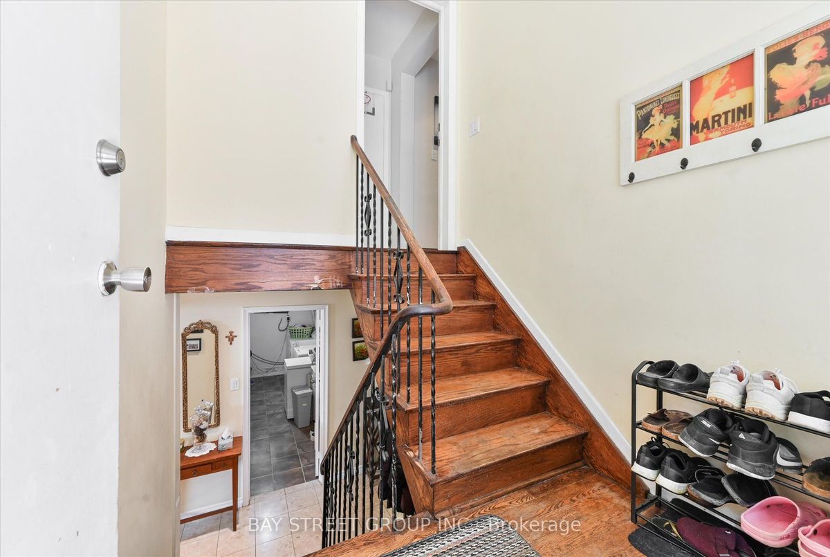 9 Doverwood Court 9 Doverwood Court Toronto C14