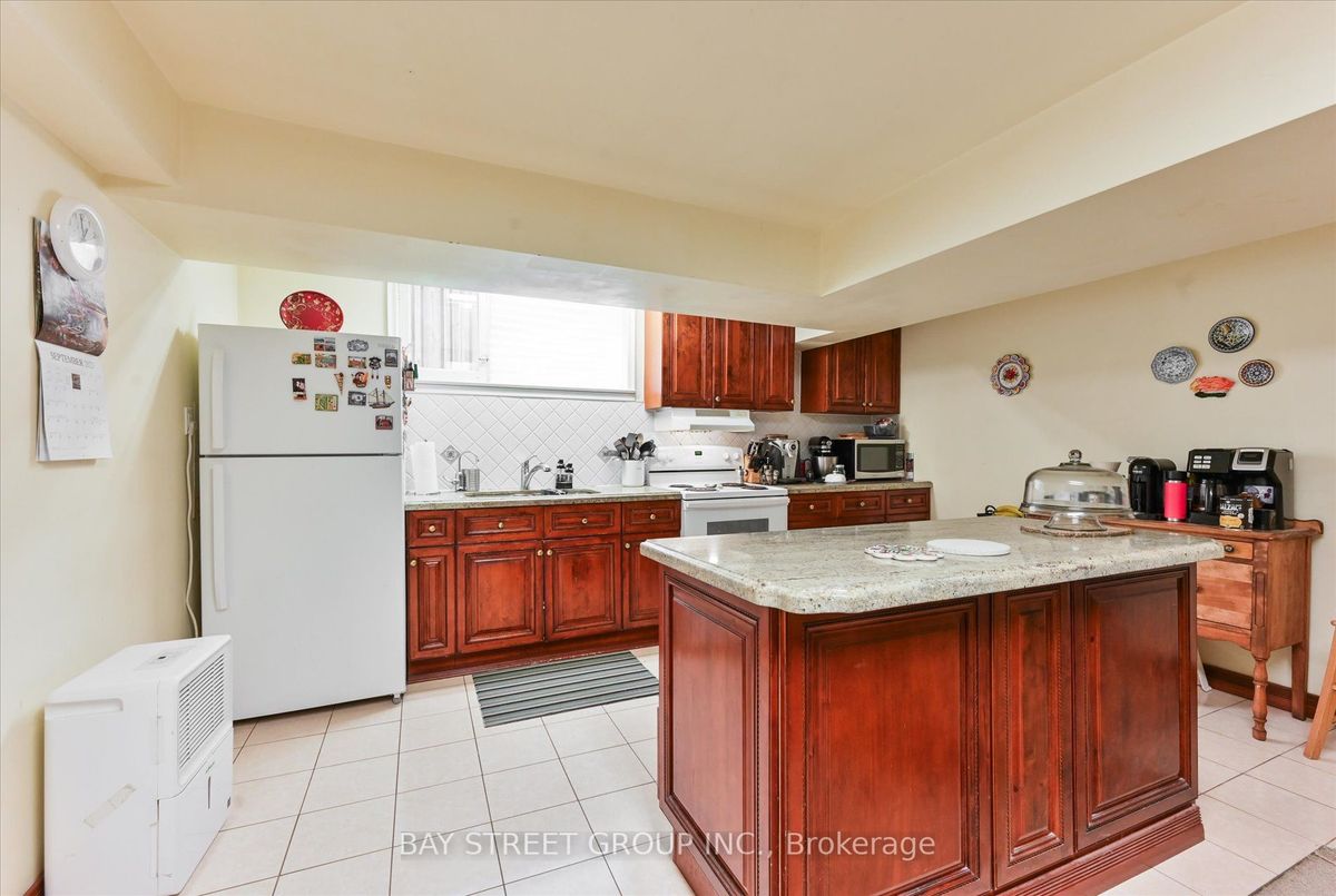 9 Doverwood Court 9 Doverwood Court Toronto C14