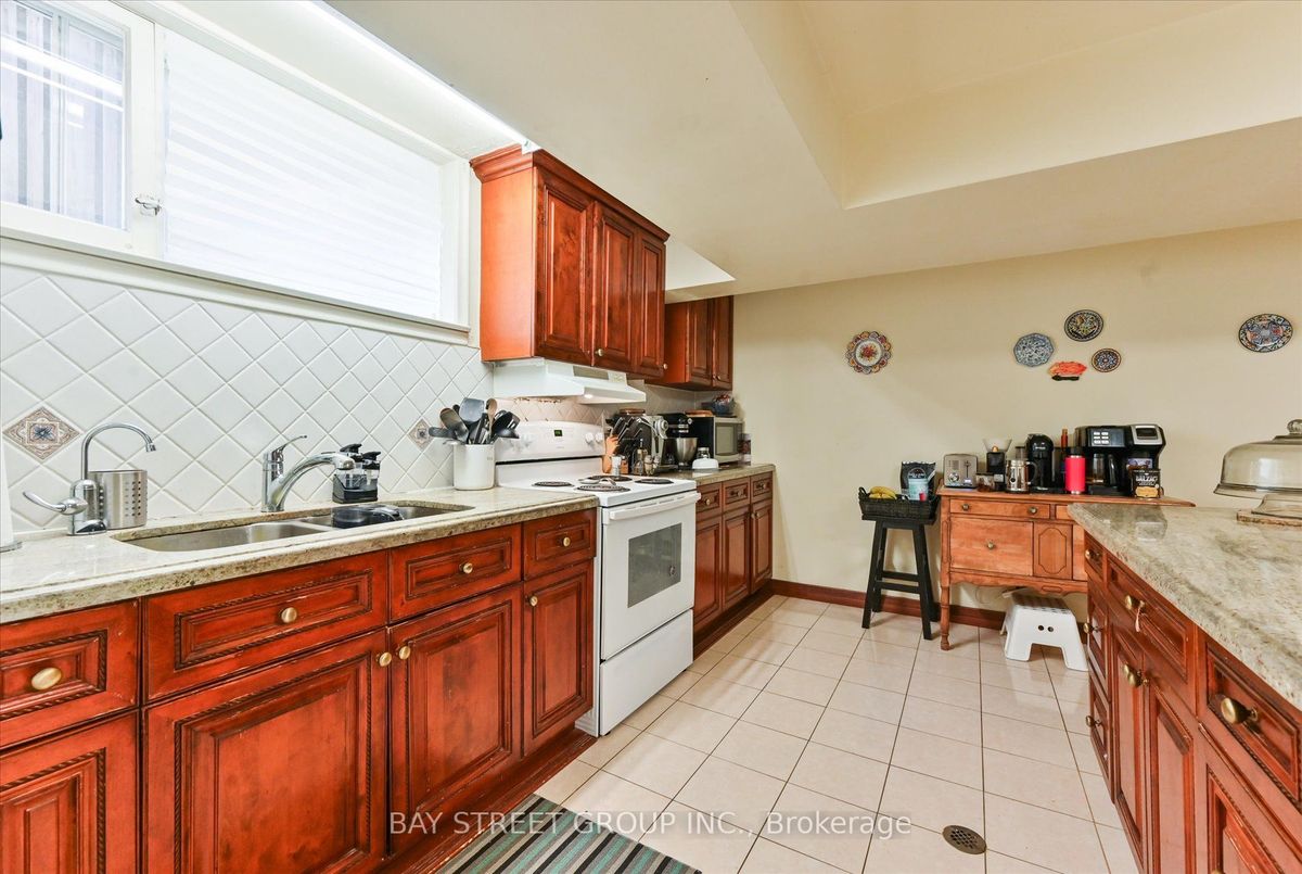 9 Doverwood Court 9 Doverwood Court Toronto C14