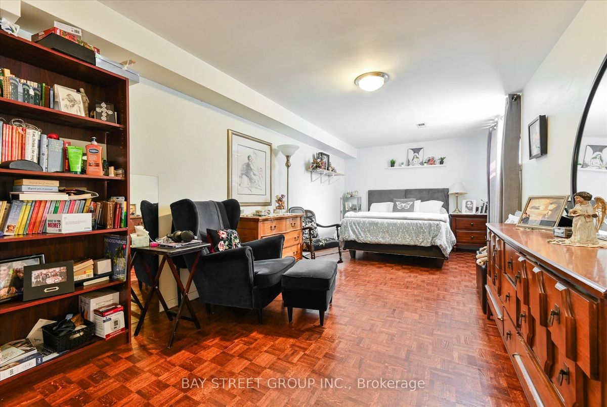 9 Doverwood Court 9 Doverwood Court Toronto C14