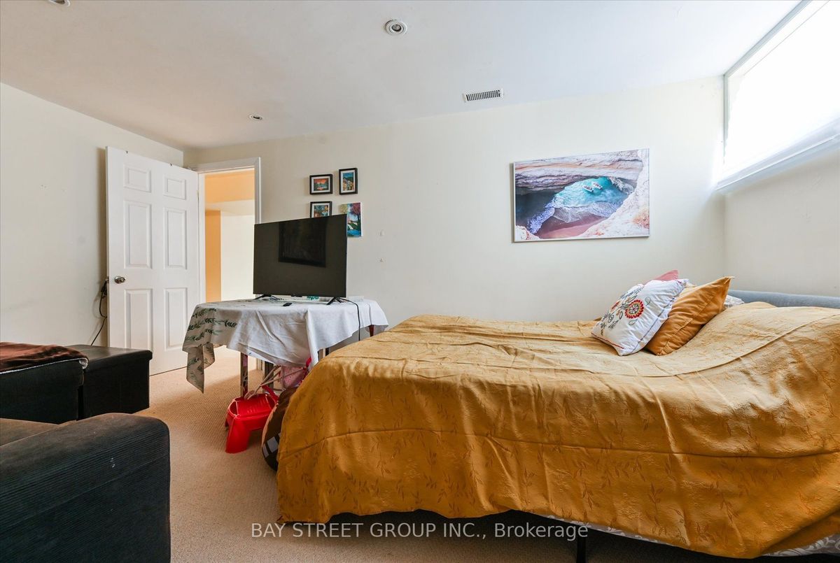 9 Doverwood Court 9 Doverwood Court Toronto C14