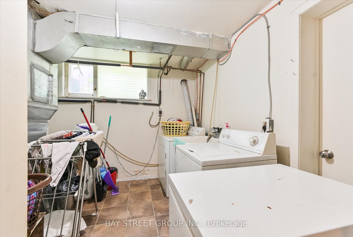 9 Doverwood Court 9 Doverwood Court Toronto C14