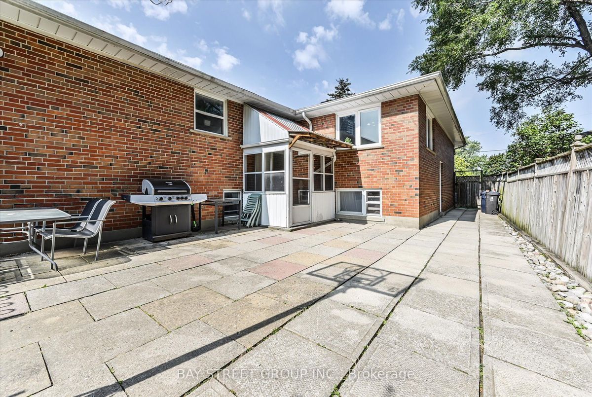 9 Doverwood Court 9 Doverwood Court Toronto C14