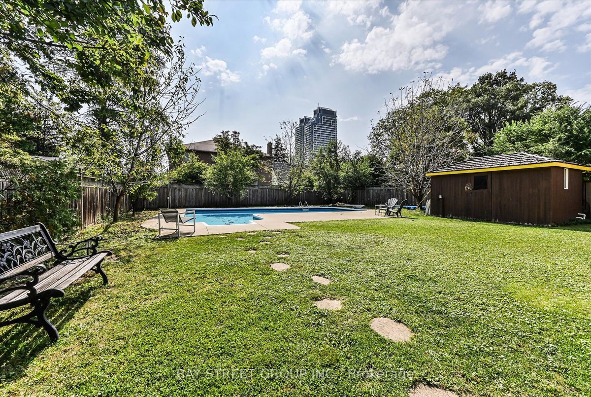 9 Doverwood Court 9 Doverwood Court Toronto C14