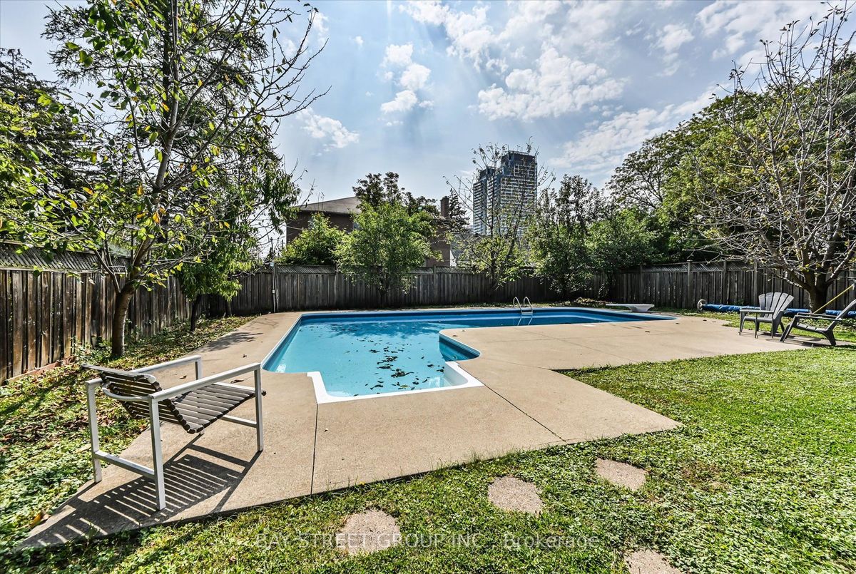 9 Doverwood Court 9 Doverwood Court Toronto C14