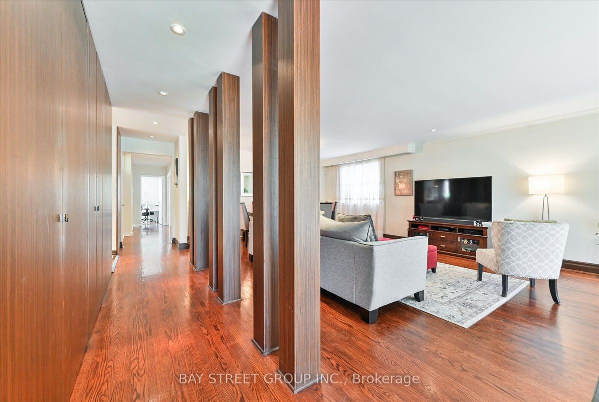 9 Doverwood Court 9 Doverwood Court Toronto C14