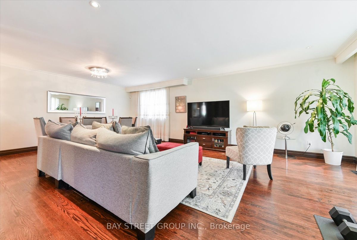 9 Doverwood Court 9 Doverwood Court Toronto C14