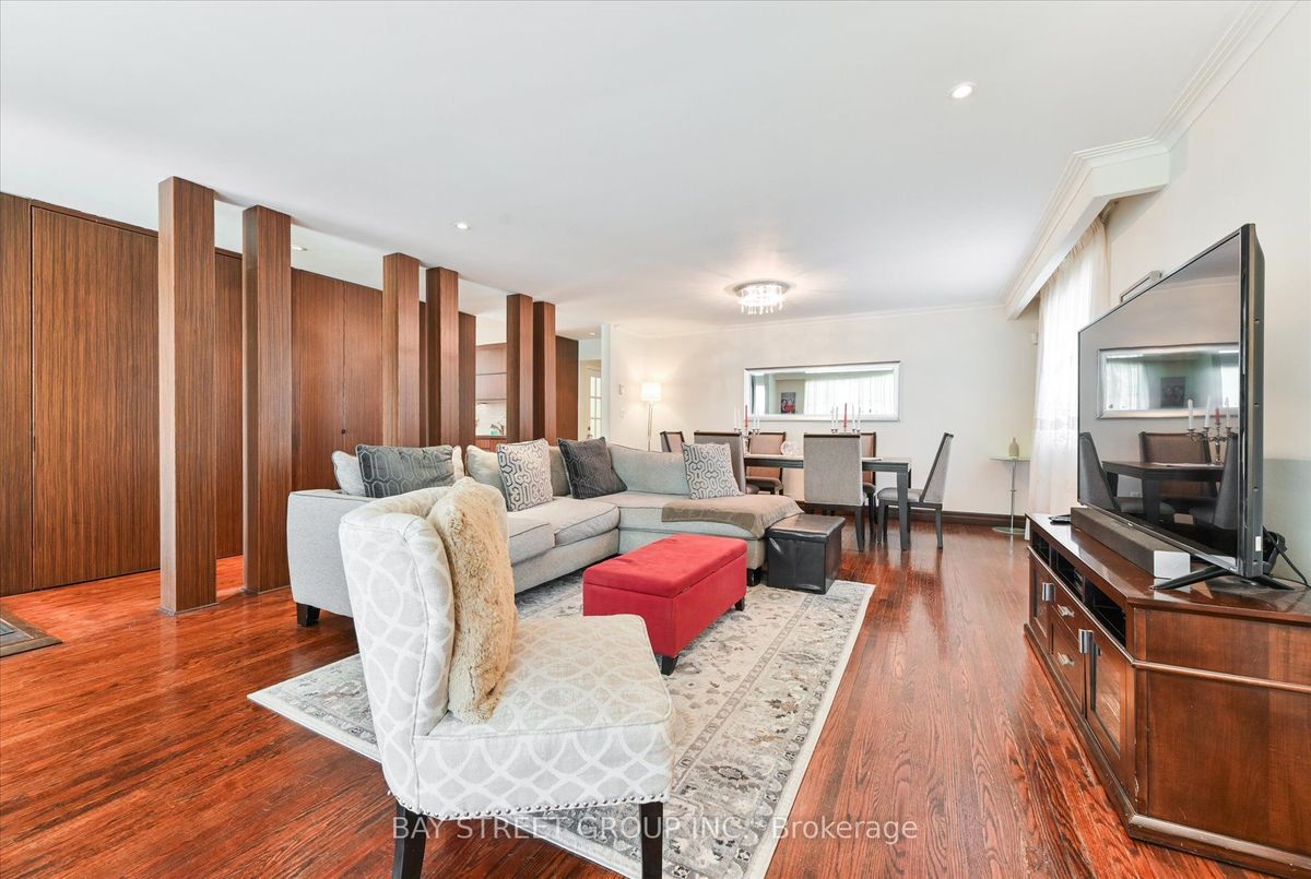 9 Doverwood Court 9 Doverwood Court Toronto C14