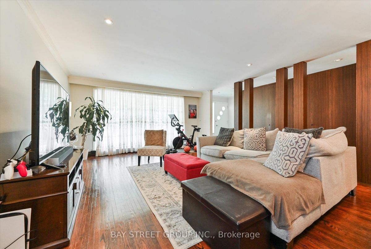 9 Doverwood Court 9 Doverwood Court Toronto C14