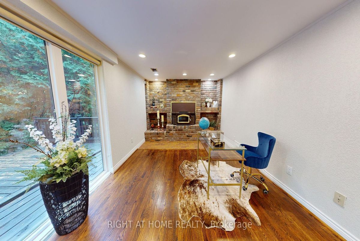 23 Christine Cres 23 Christine Cres Toronto