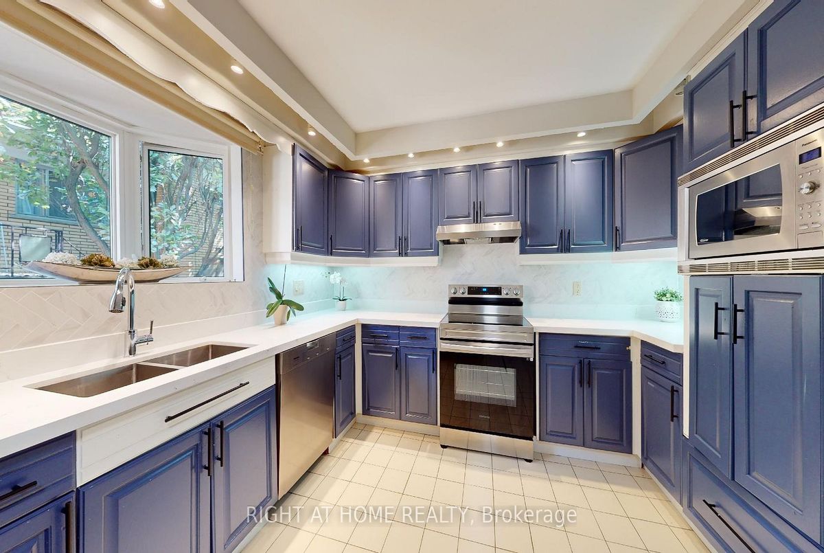 23 Christine Cres 23 Christine Cres Toronto