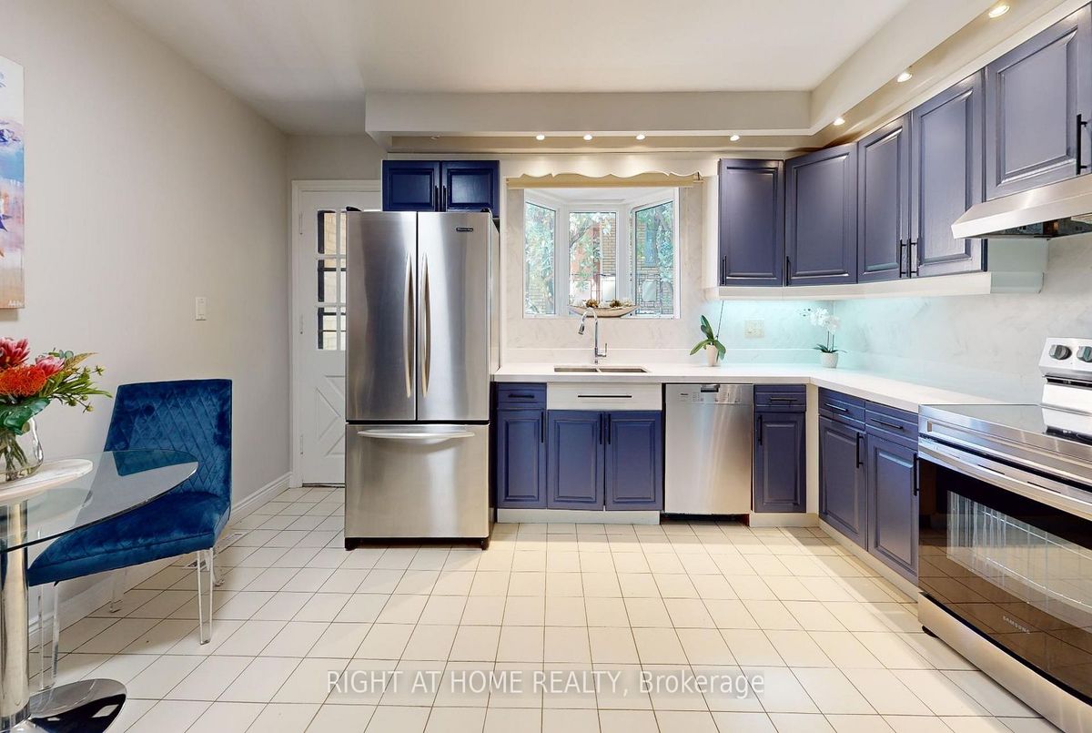 23 Christine Cres 23 Christine Cres Toronto