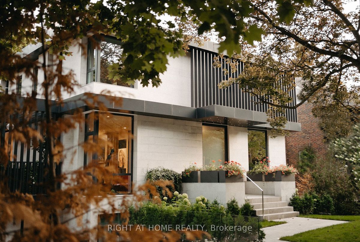 19 Cortleigh Boulevard 19 Cortleigh Boulevard Toronto C04