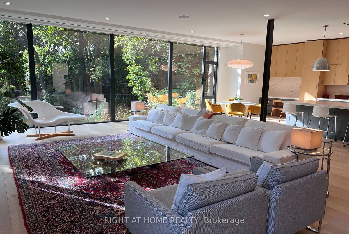 19 Cortleigh Boulevard 19 Cortleigh Boulevard Toronto C04