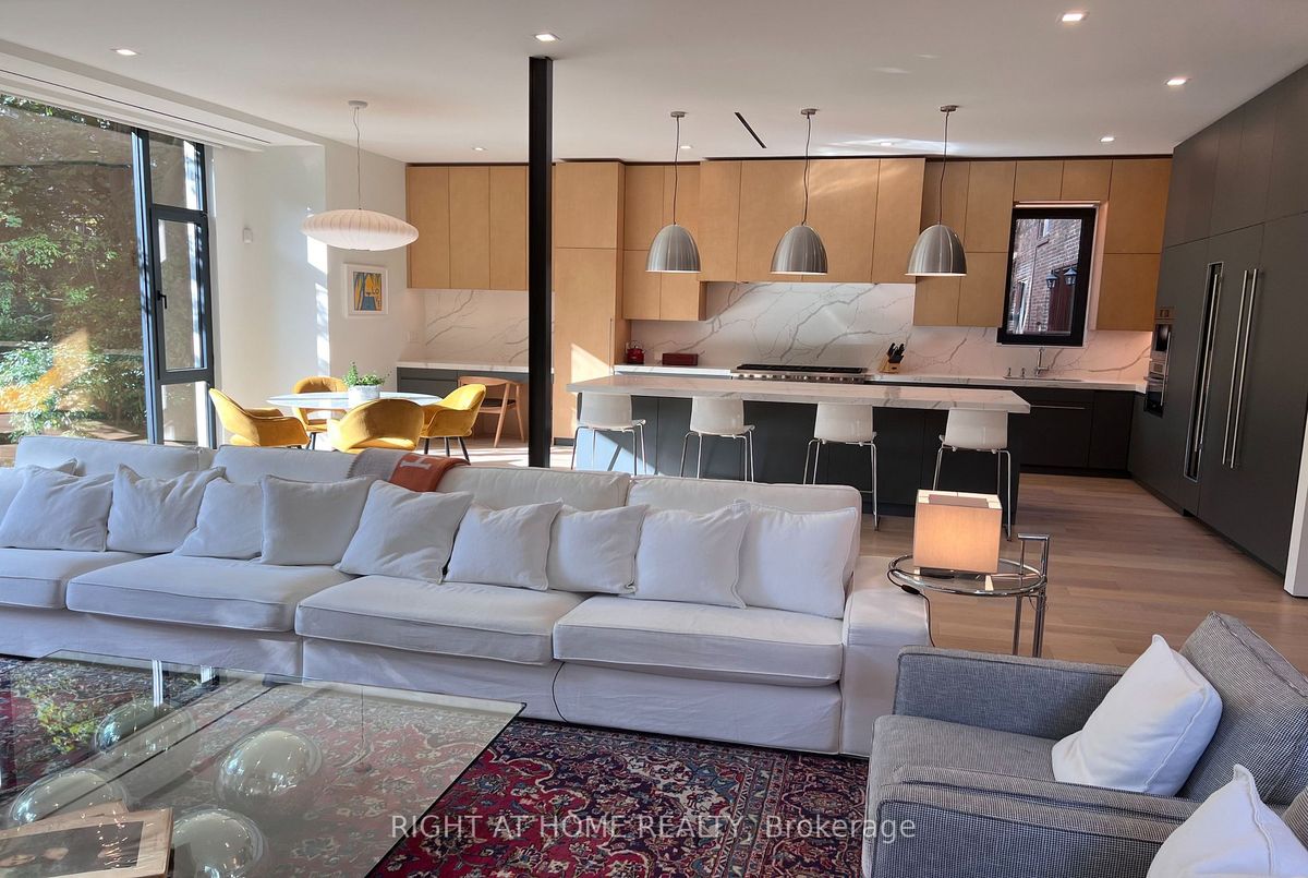 19 Cortleigh Boulevard 19 Cortleigh Boulevard Toronto C04