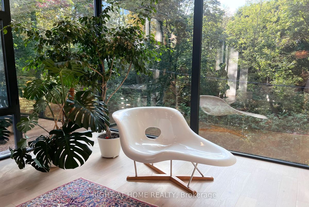 19 Cortleigh Boulevard 19 Cortleigh Boulevard Toronto C04