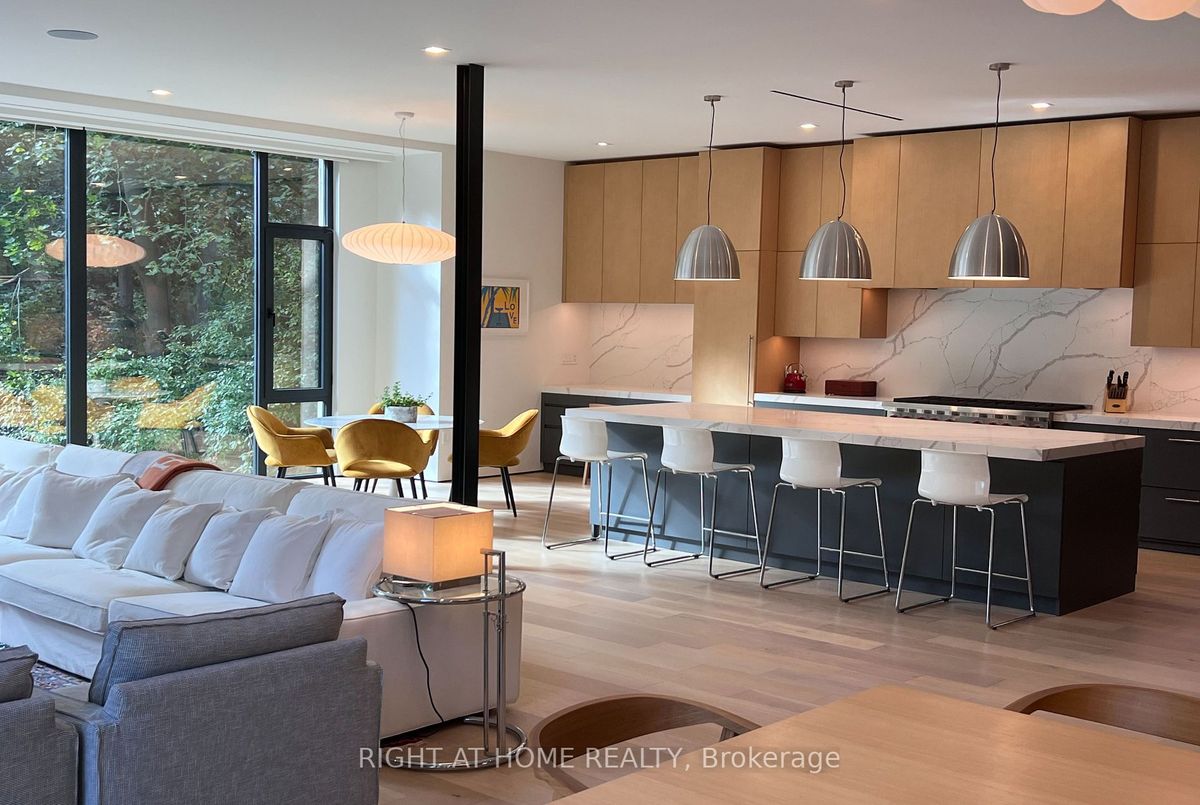 19 Cortleigh Boulevard 19 Cortleigh Boulevard Toronto C04