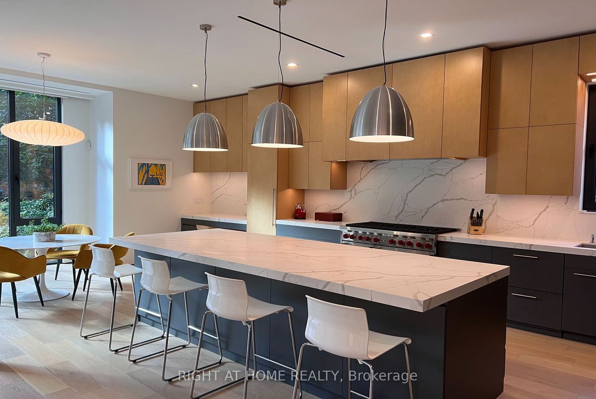 19 Cortleigh Boulevard 19 Cortleigh Boulevard Toronto C04