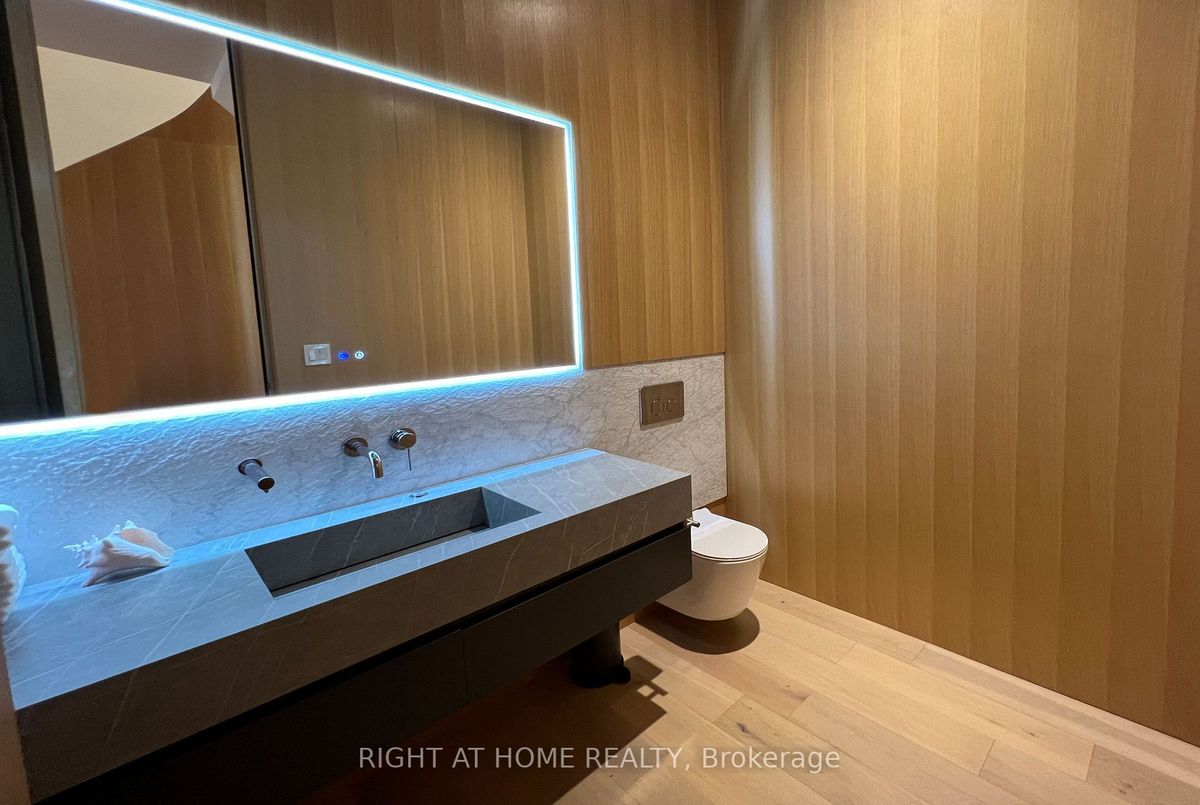 19 Cortleigh Boulevard 19 Cortleigh Boulevard Toronto C04