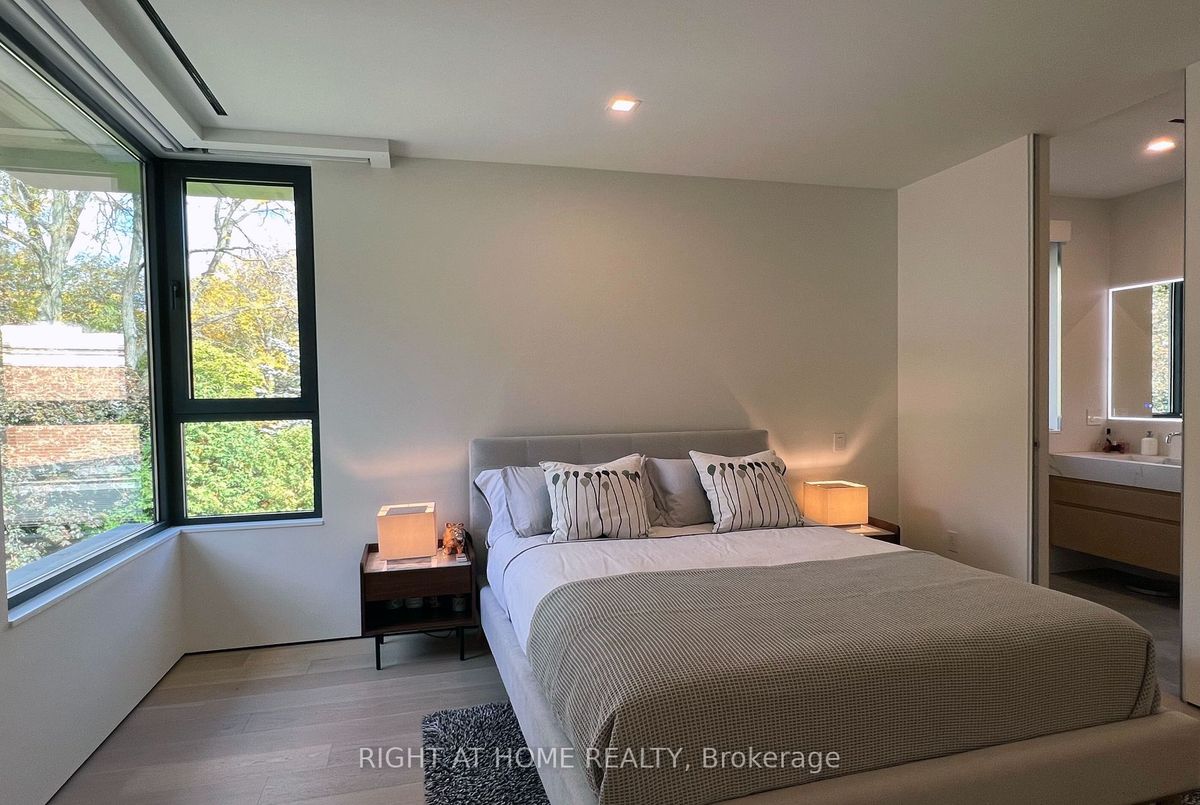 19 Cortleigh Boulevard 19 Cortleigh Boulevard Toronto C04