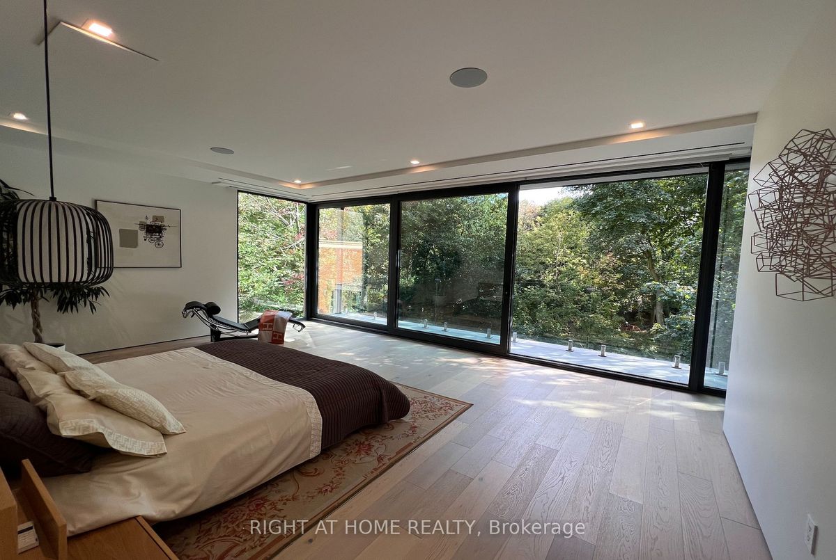 19 Cortleigh Boulevard 19 Cortleigh Boulevard Toronto C04