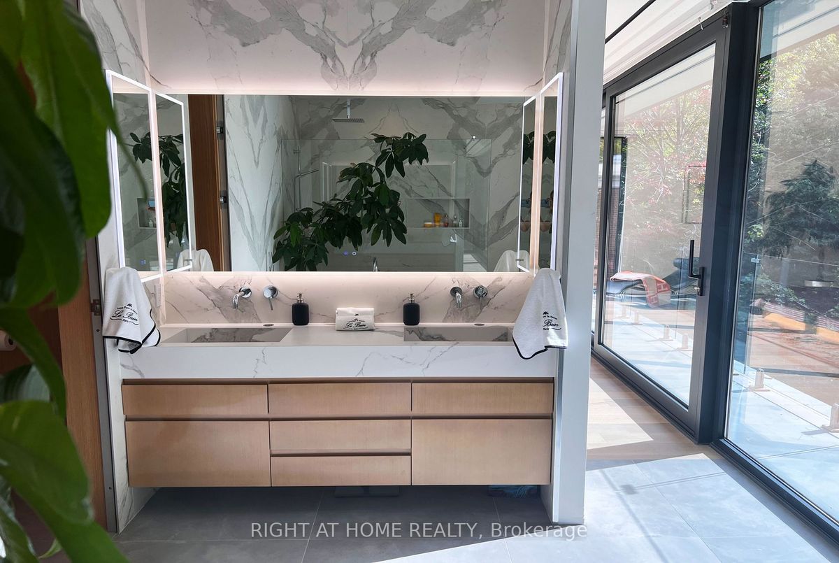 19 Cortleigh Boulevard 19 Cortleigh Boulevard Toronto C04