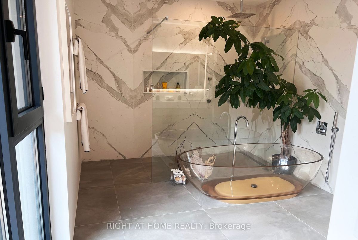 19 Cortleigh Boulevard 19 Cortleigh Boulevard Toronto C04