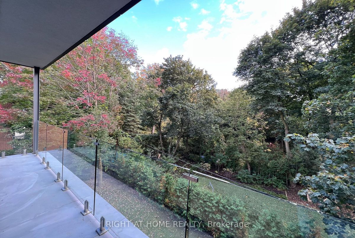 19 Cortleigh Boulevard 19 Cortleigh Boulevard Toronto C04