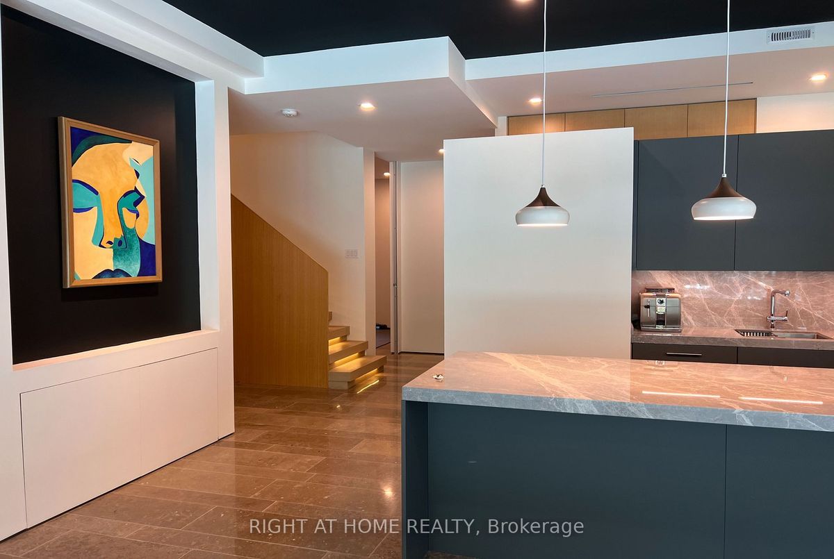 19 Cortleigh Boulevard 19 Cortleigh Boulevard Toronto C04