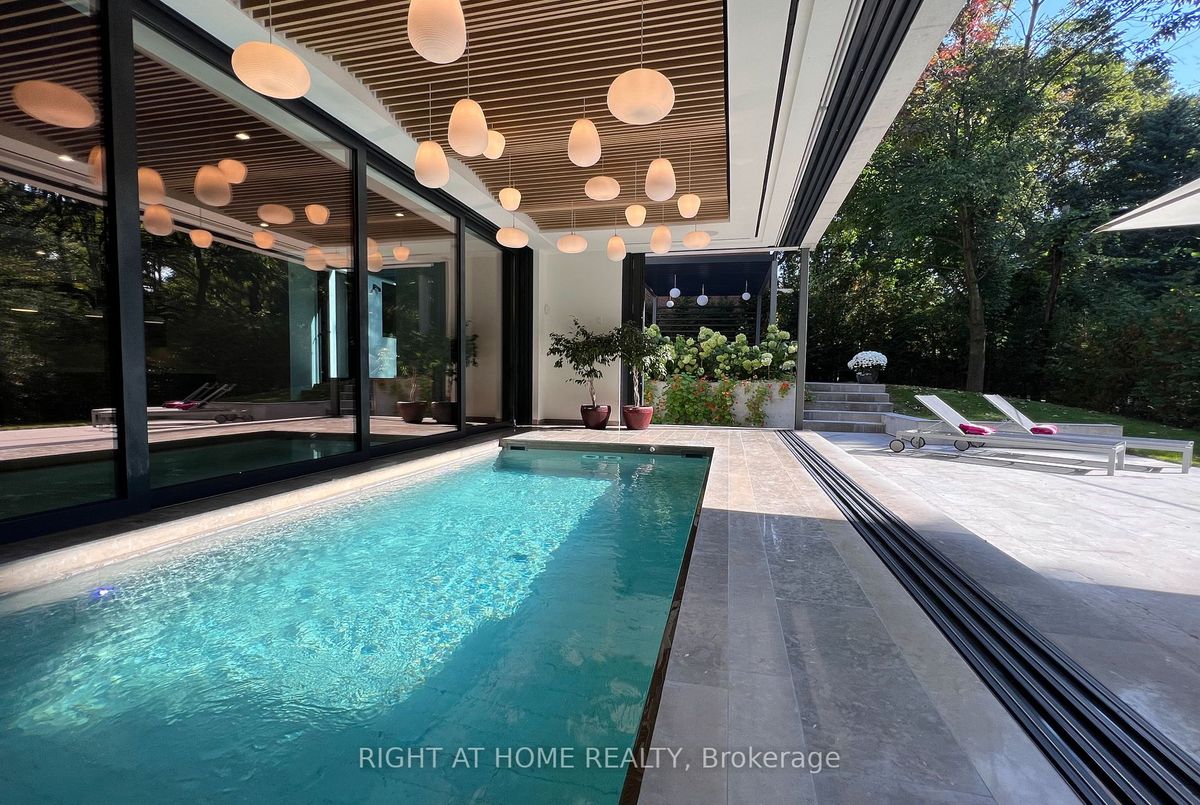 19 Cortleigh Boulevard 19 Cortleigh Boulevard Toronto C04