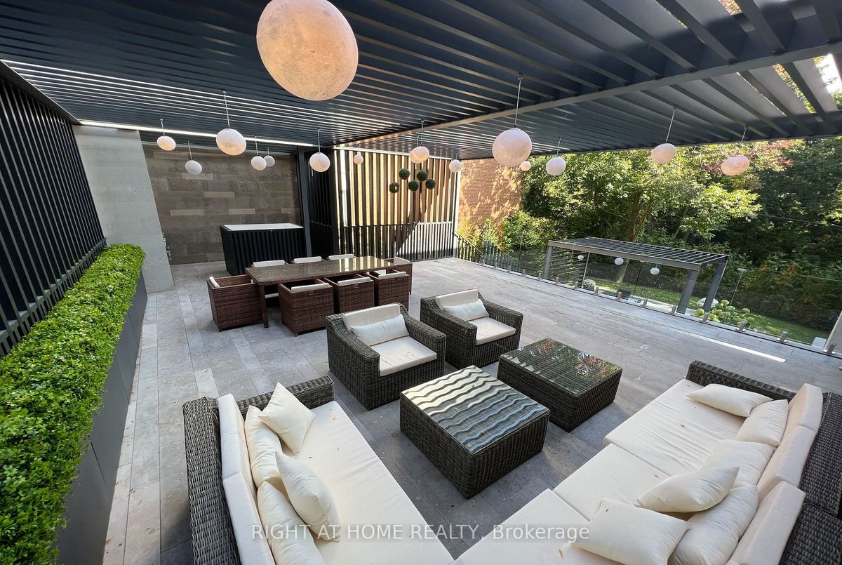 19 Cortleigh Boulevard 19 Cortleigh Boulevard Toronto C04