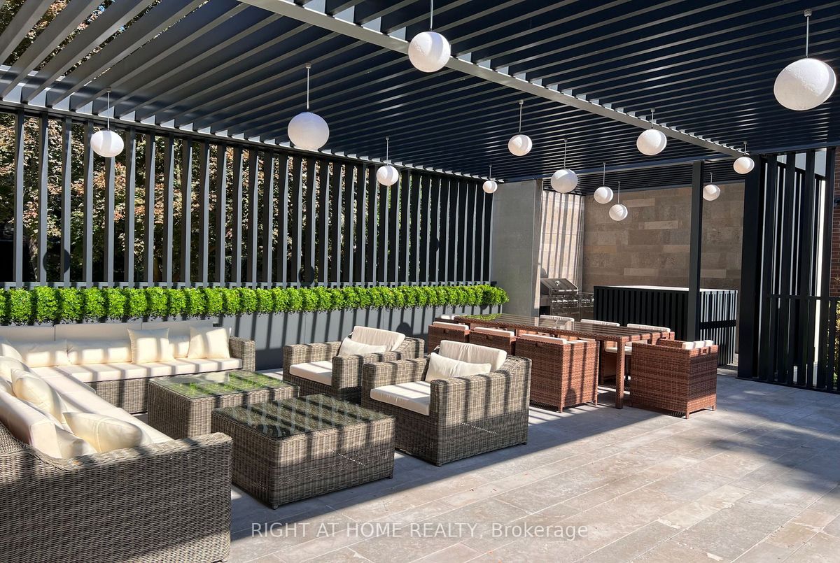 19 Cortleigh Boulevard 19 Cortleigh Boulevard Toronto C04