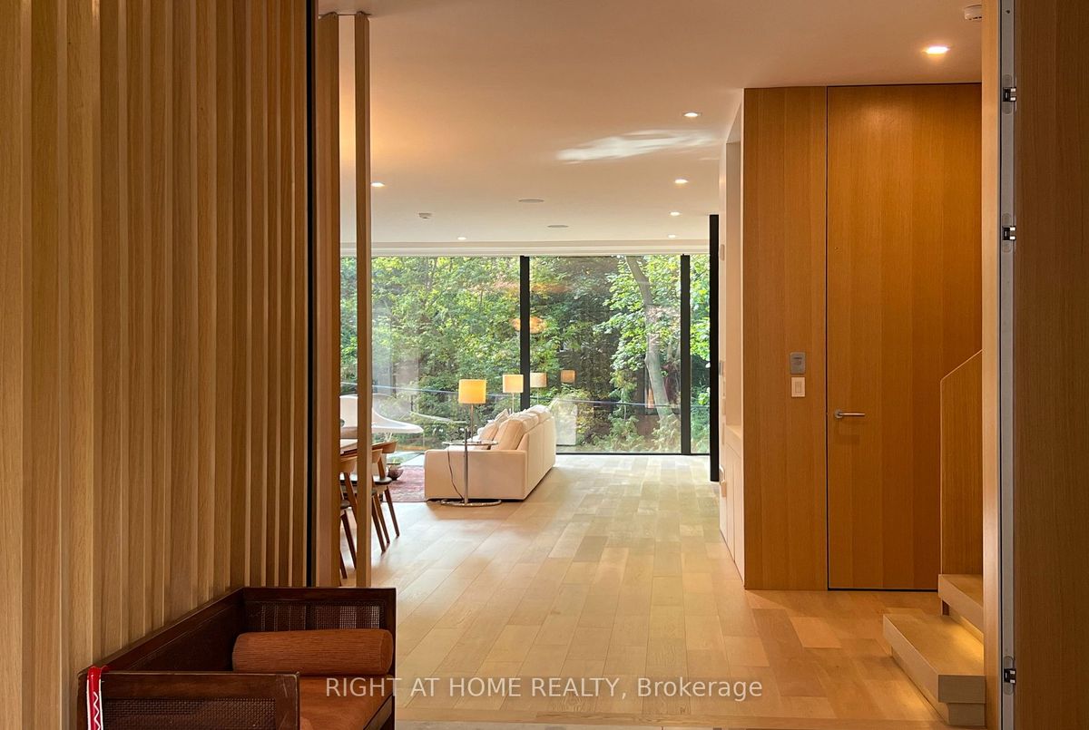 19 Cortleigh Boulevard 19 Cortleigh Boulevard Toronto C04