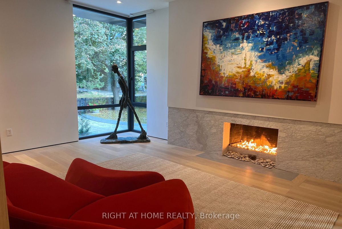 19 Cortleigh Boulevard 19 Cortleigh Boulevard Toronto C04