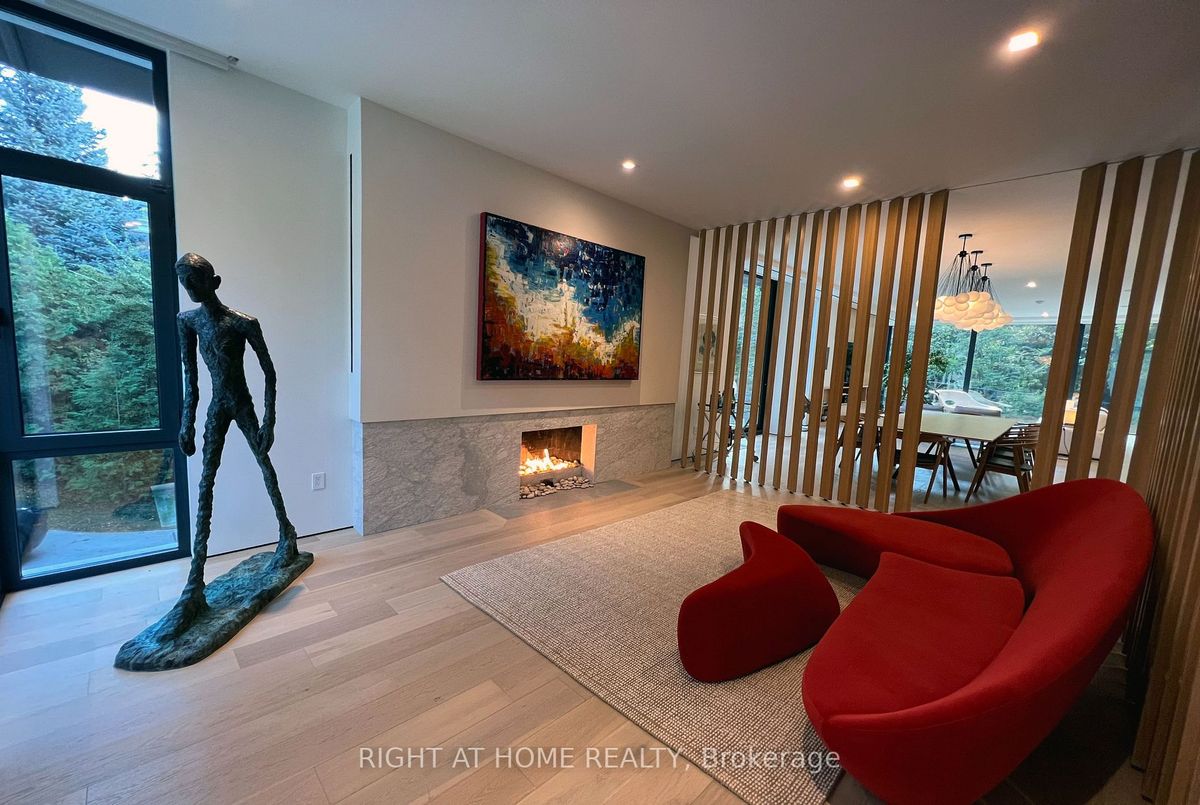 19 Cortleigh Boulevard 19 Cortleigh Boulevard Toronto C04