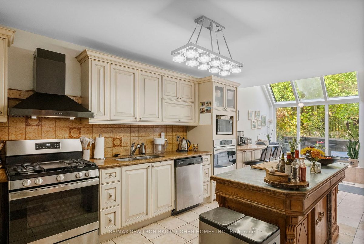 204 Holmes Ave 204 Holmes Ave Toronto
