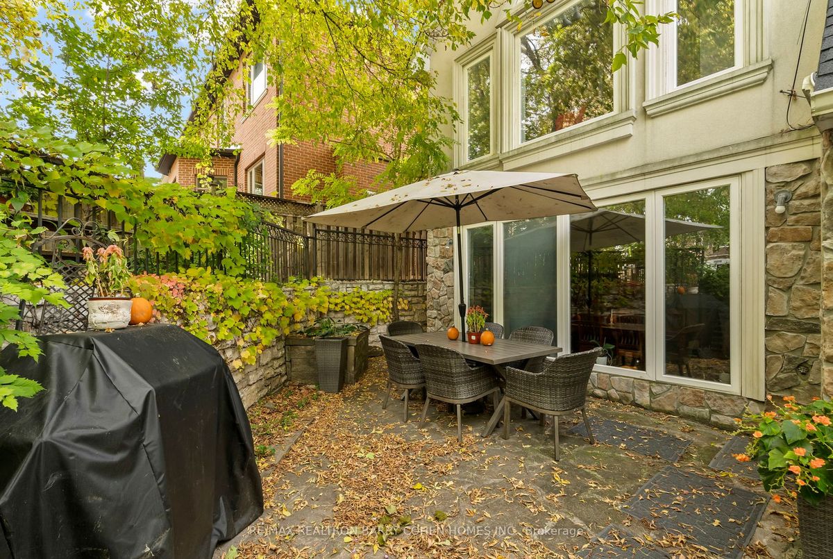 204 Holmes Ave 204 Holmes Ave Toronto