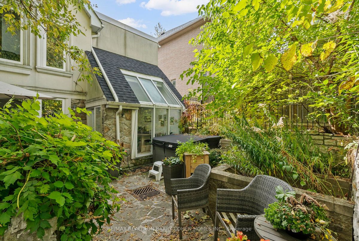204 Holmes Ave 204 Holmes Ave Toronto