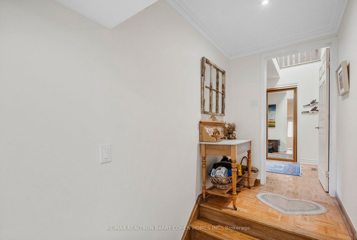 204 Holmes Ave 204 Holmes Ave Toronto