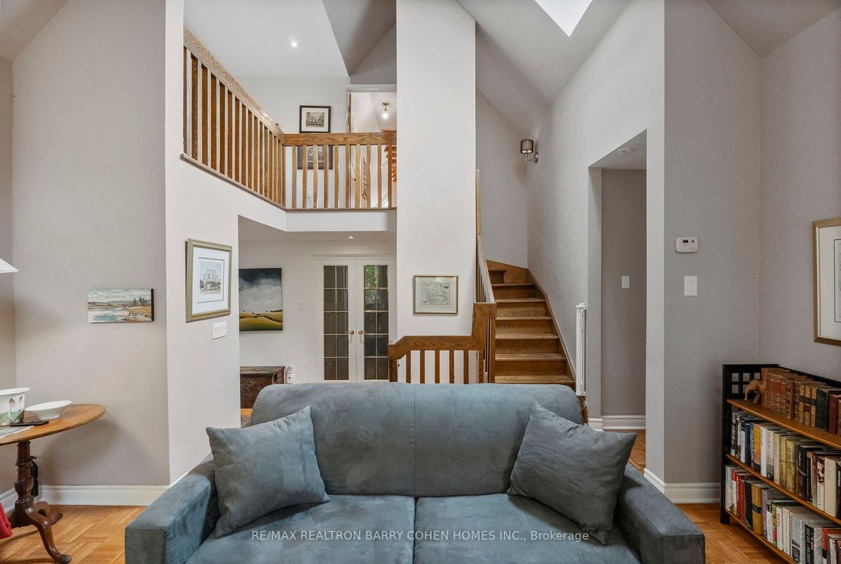 204 Holmes Ave 204 Holmes Ave Toronto