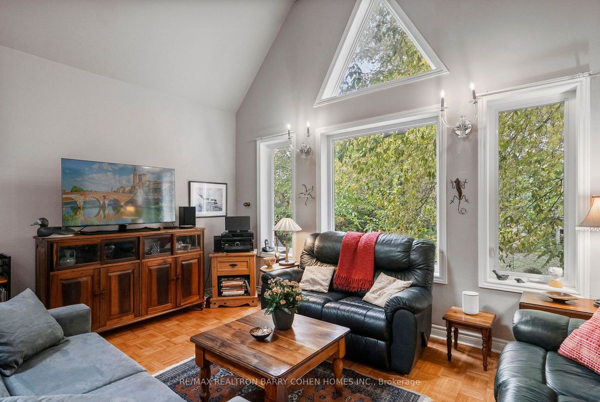 204 Holmes Ave 204 Holmes Ave Toronto