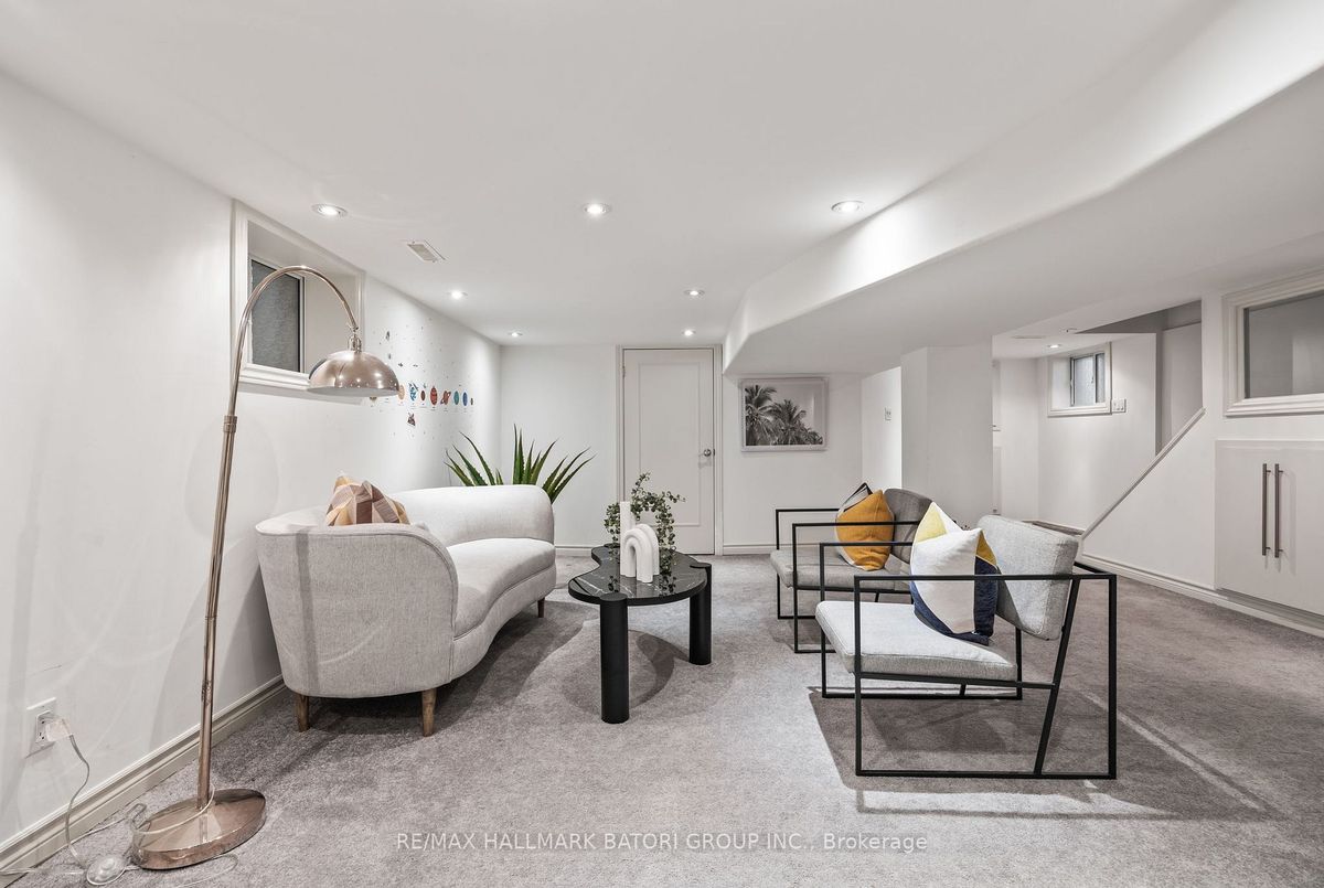 98 Castle Knock Road 98 Castle Knock Road Toronto C04