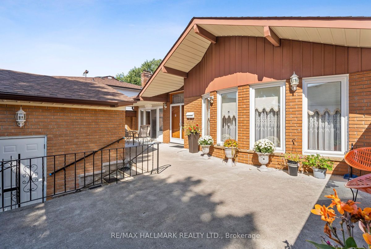 94 Pemberton Avenue 94 Pemberton Avenue Toronto C14